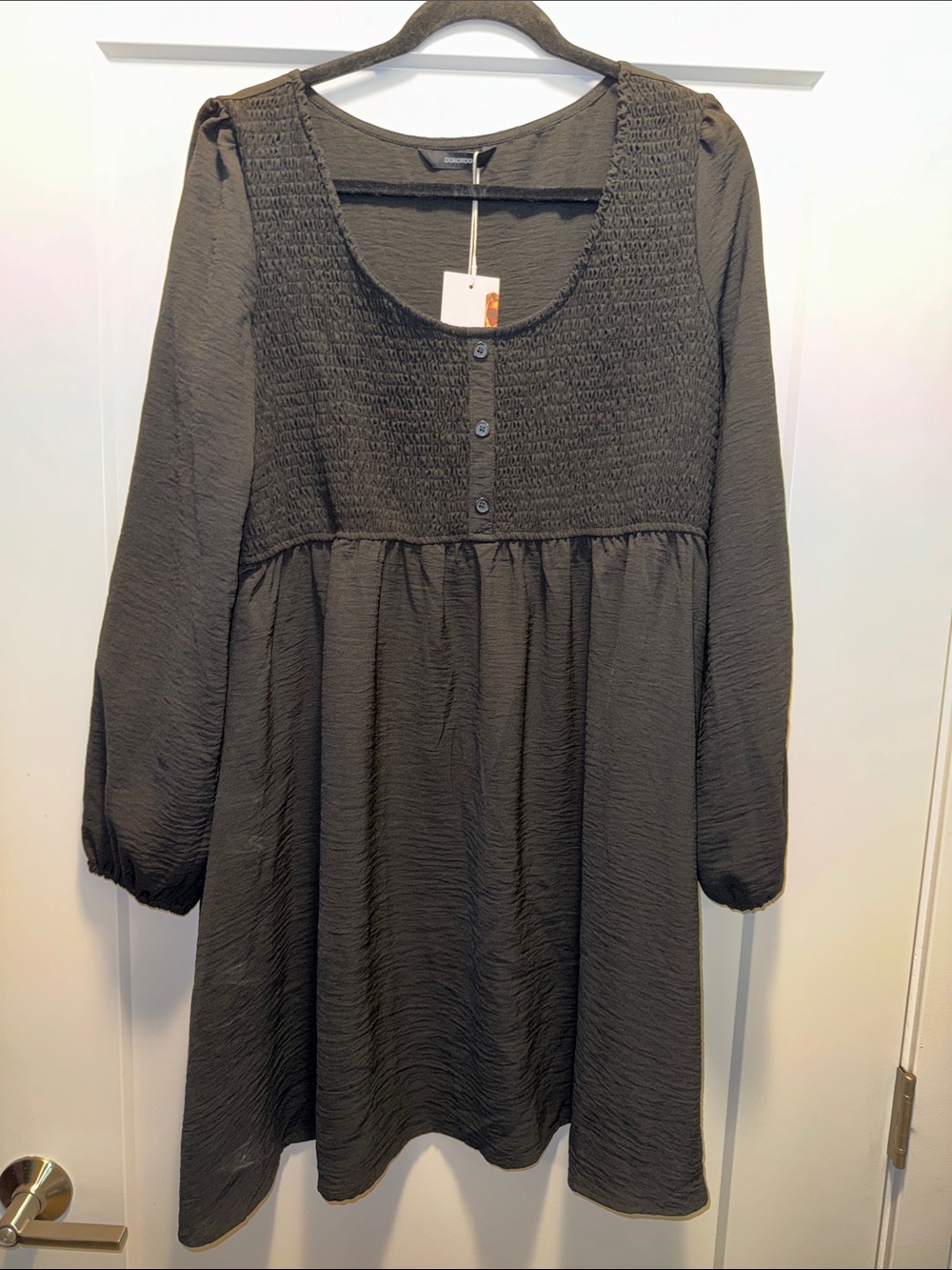 🆕 Dokotoo Smocked Bodice Long Sleeve Flowy Dress w Button Accents. L. NWT!🔥🖤